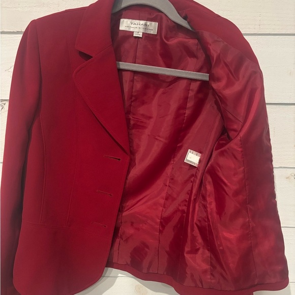 Tahari Arthur S. Levine Red Women's Jacket size 4. Great condition! - Picture 5 of 14